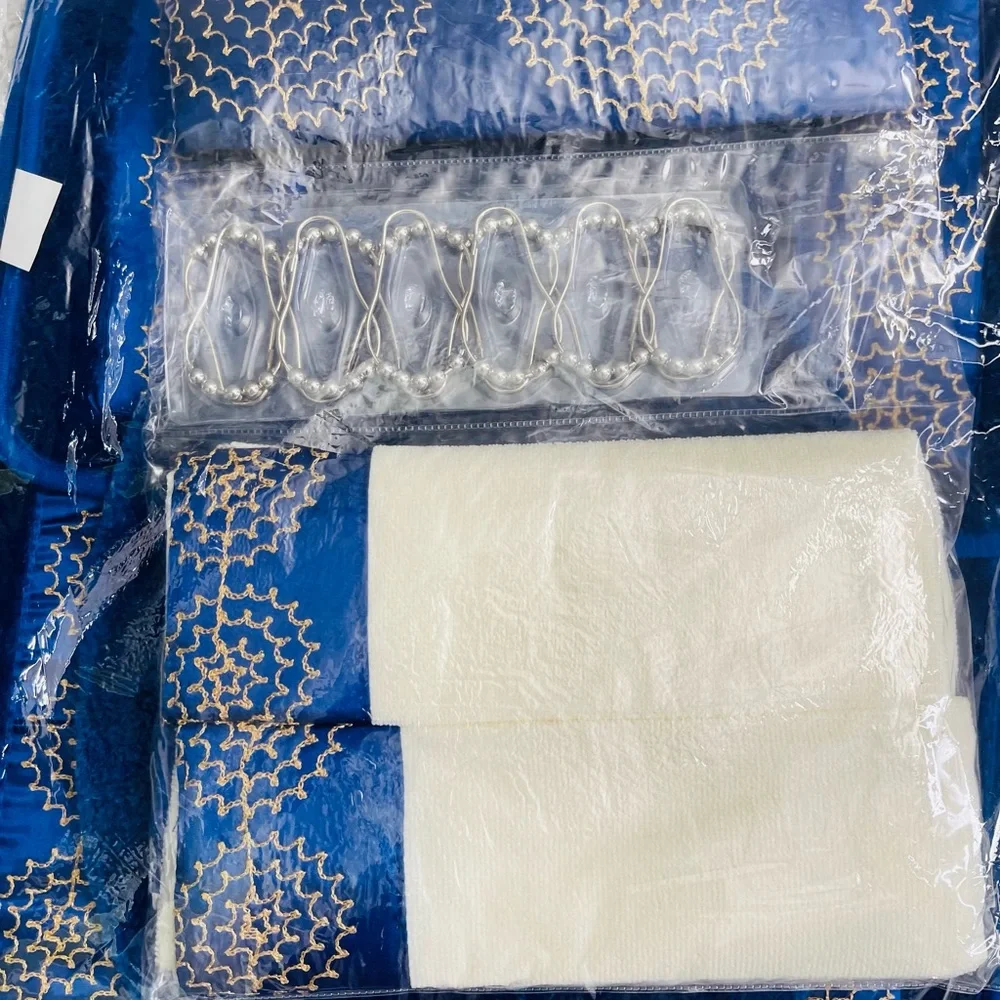 Luxurious Navy and White 19-Piece Bath Set